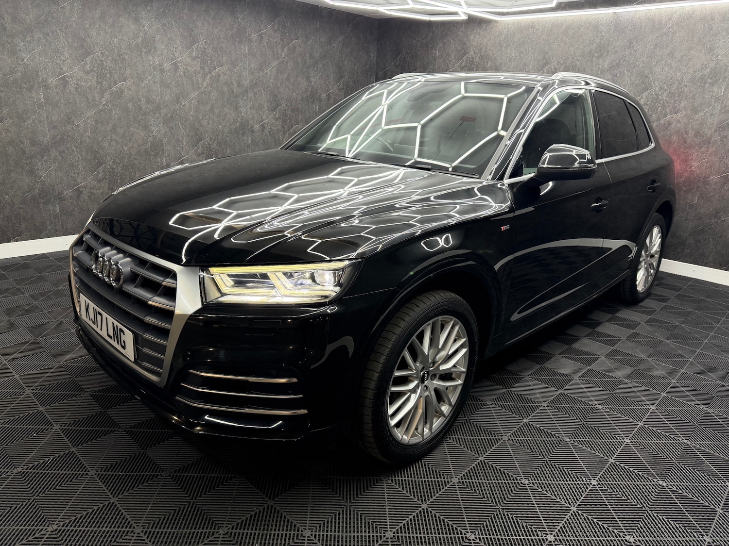 Used Audi Q5 2017 for sale - 78183217: Photo 2