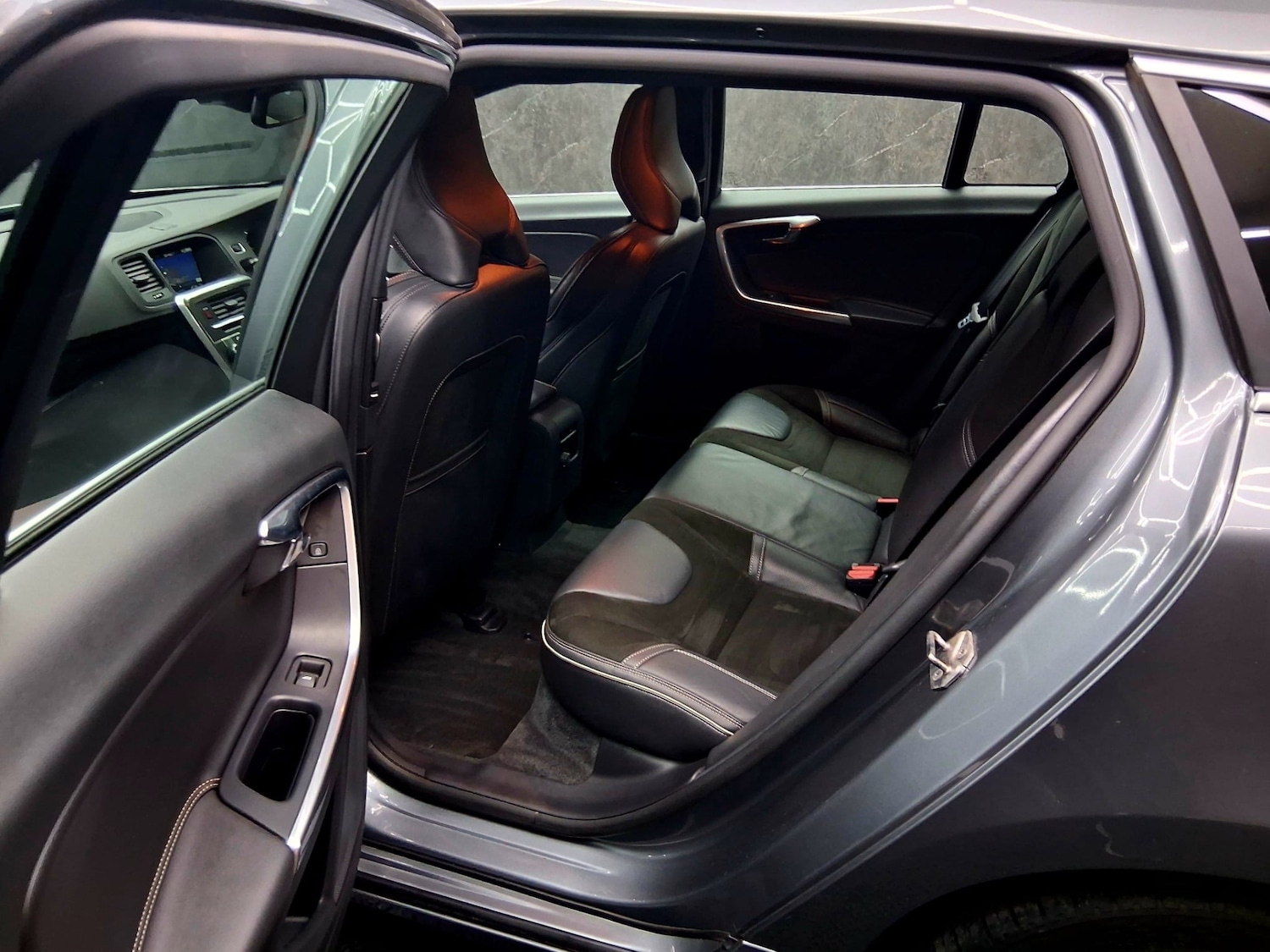 Used Volvo V60 2017 for sale - 77530393: Photo 12