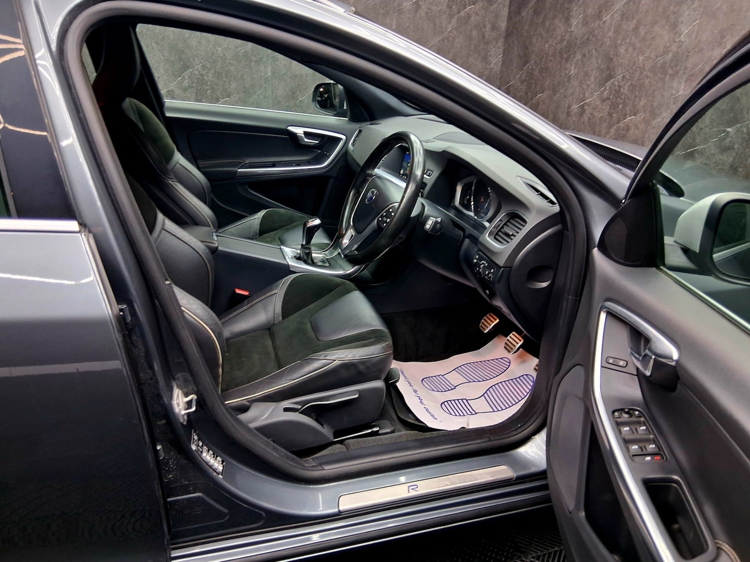 Used Volvo V60 2017 for sale - 77530393: Photo 13