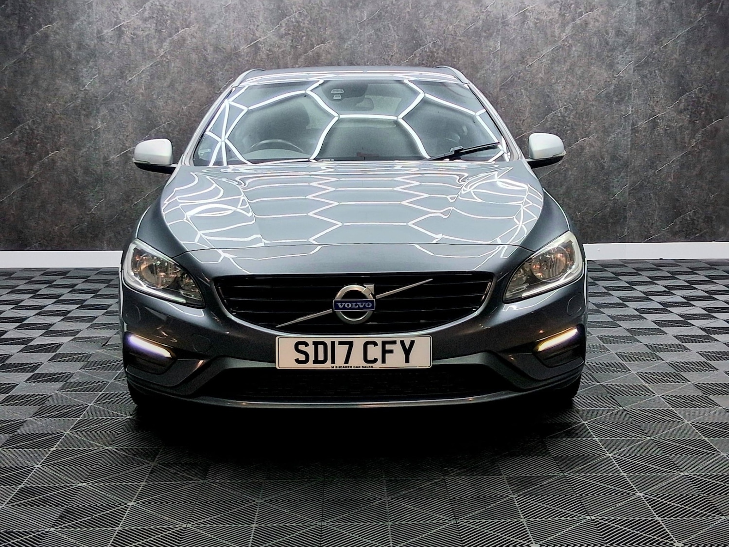 Used Volvo V60 2017 for sale - 77530393: Photo 4