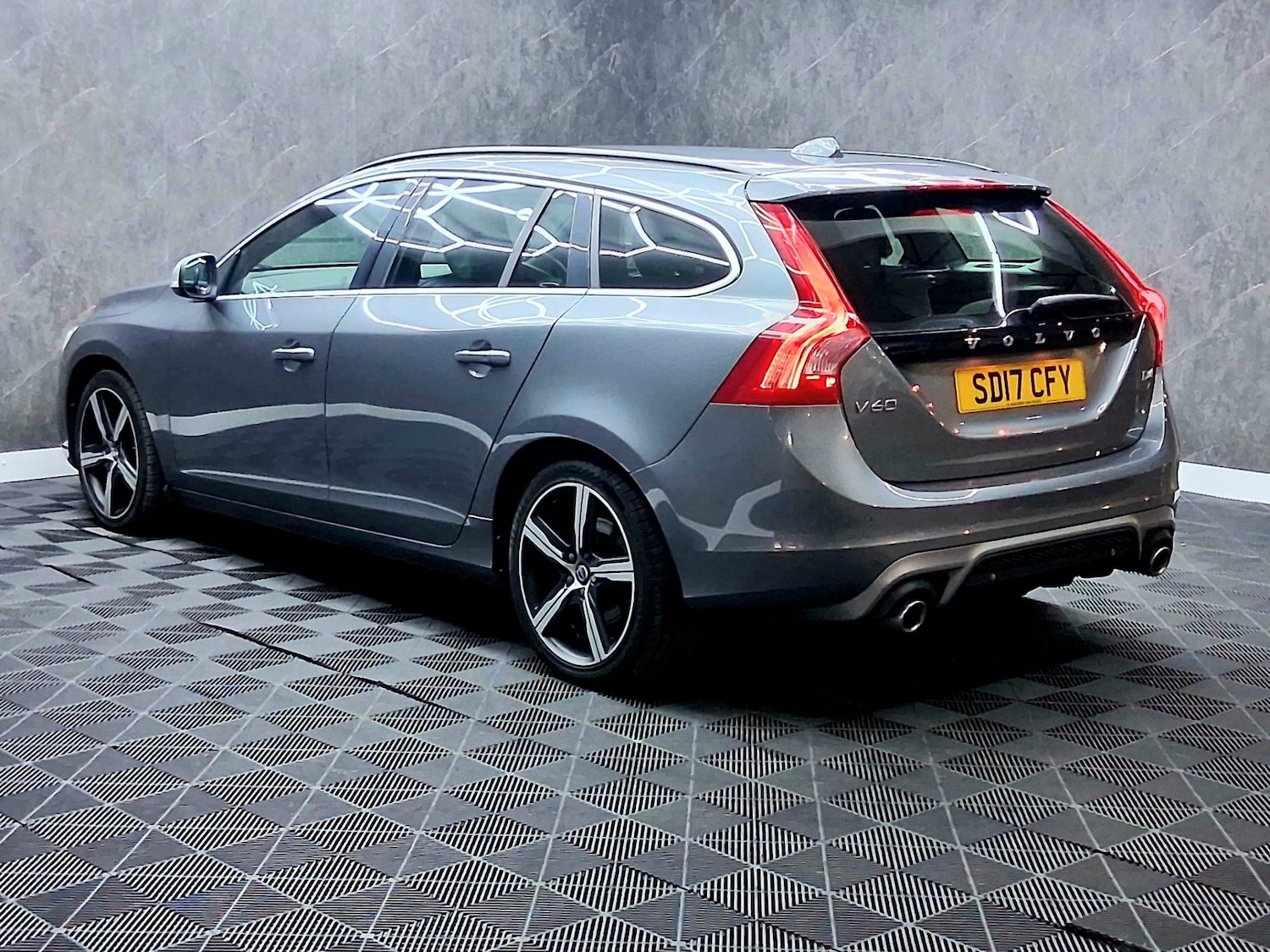 Used Volvo V60 2017 for sale - 77530393: Photo 5