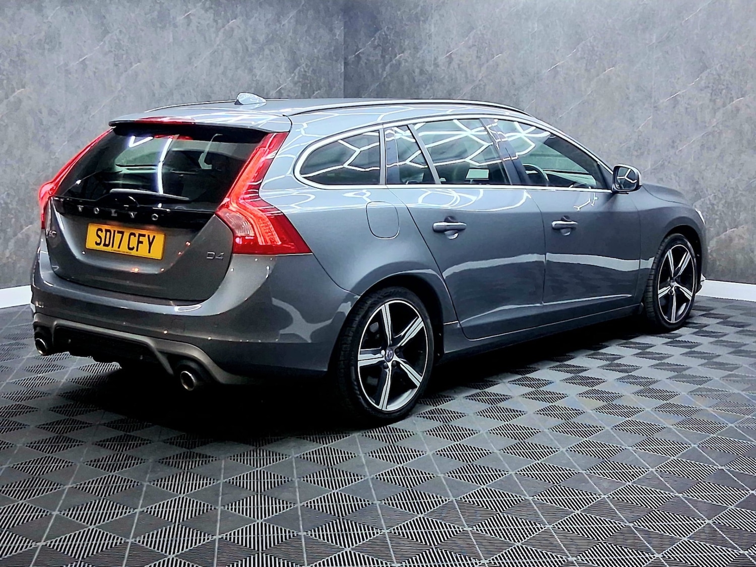 Used Volvo V60 2017 for sale - 77530393: Photo 6
