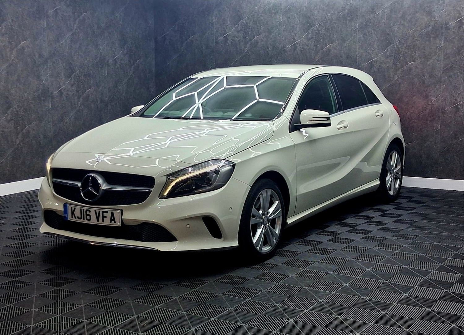 Used Mercedes-Benz A-Class 2016 for sale - 77251064: Photo 2