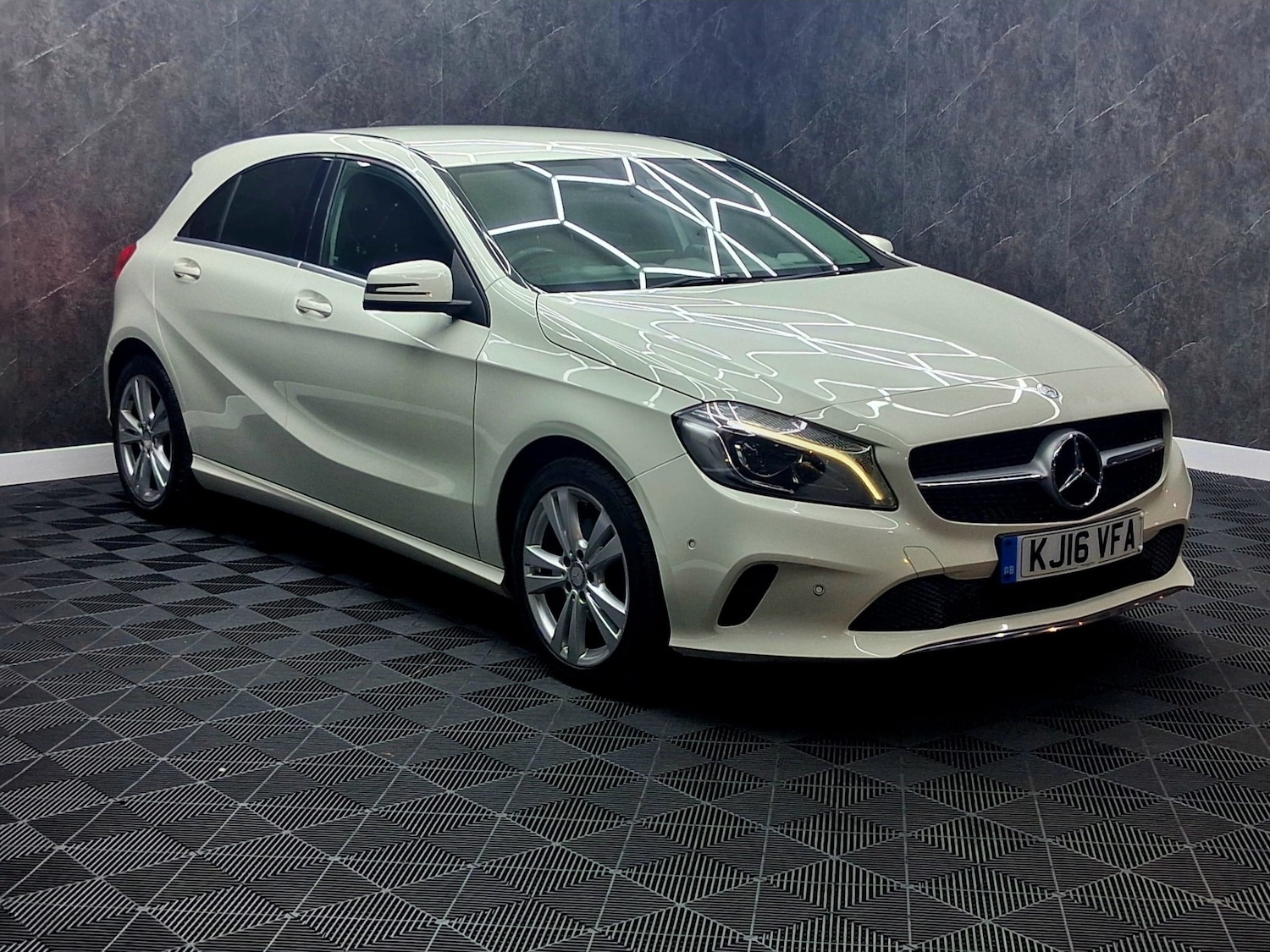 Used Mercedes-Benz A-Class 2016 for sale - 77251064: Photo 3