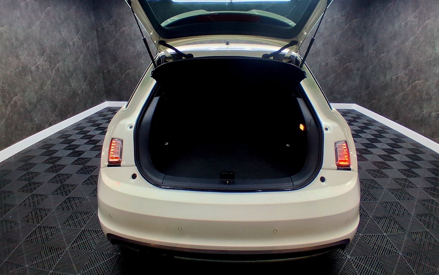 Used Audi A1 2011 for sale - 77272616: Photo 14