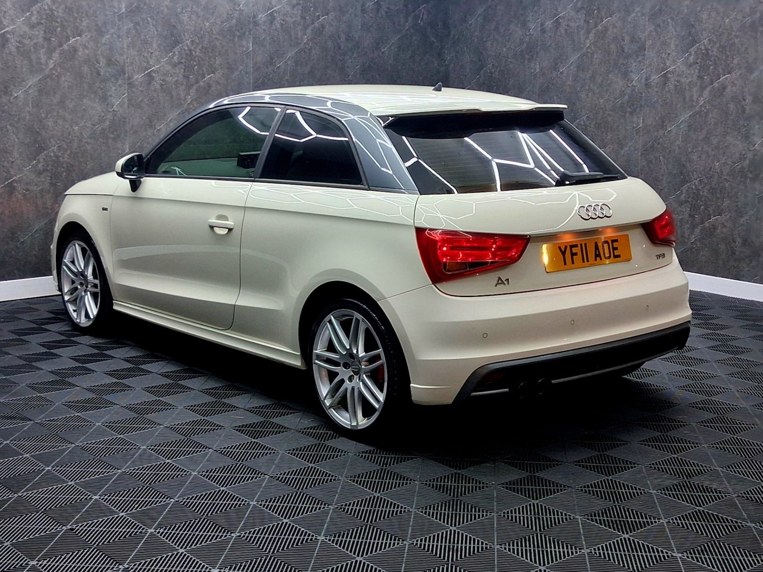 Used Audi A1 2011 for sale - 77272616: Photo 4