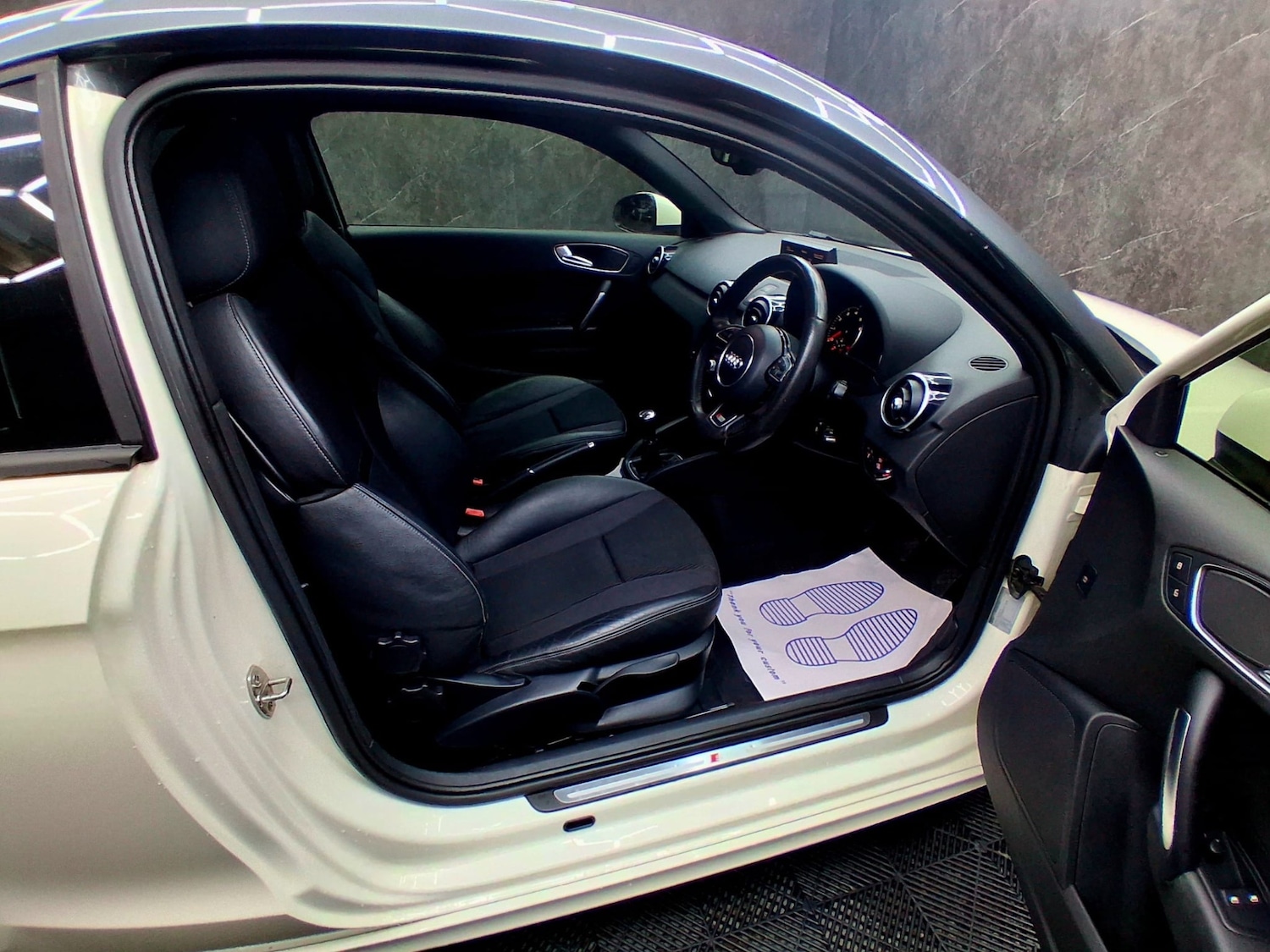 Used Audi A1 2011 for sale - 77272616: Photo 8