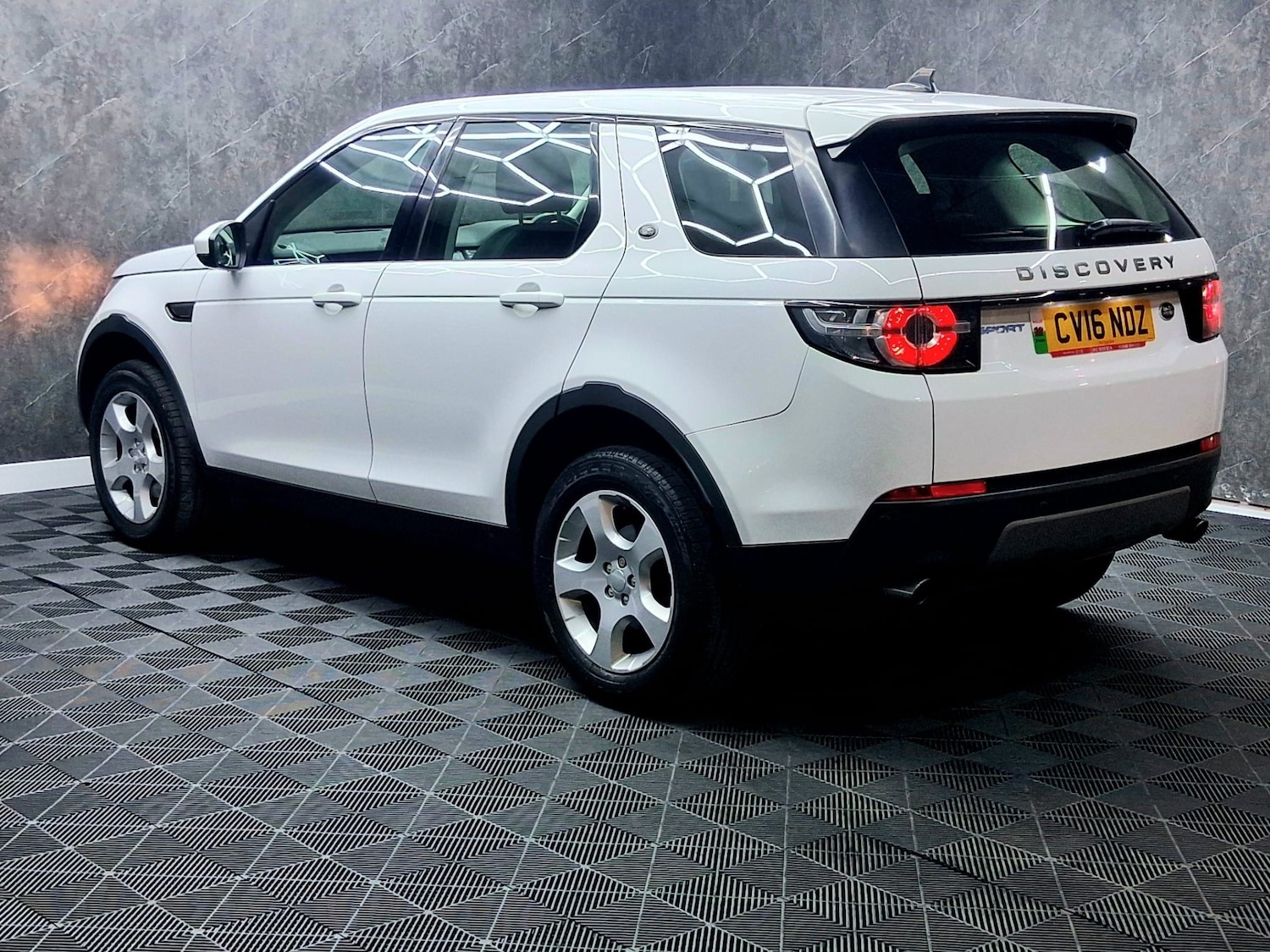 Used Land Rover Discovery 2024 for sale - 77423693: Photo 11