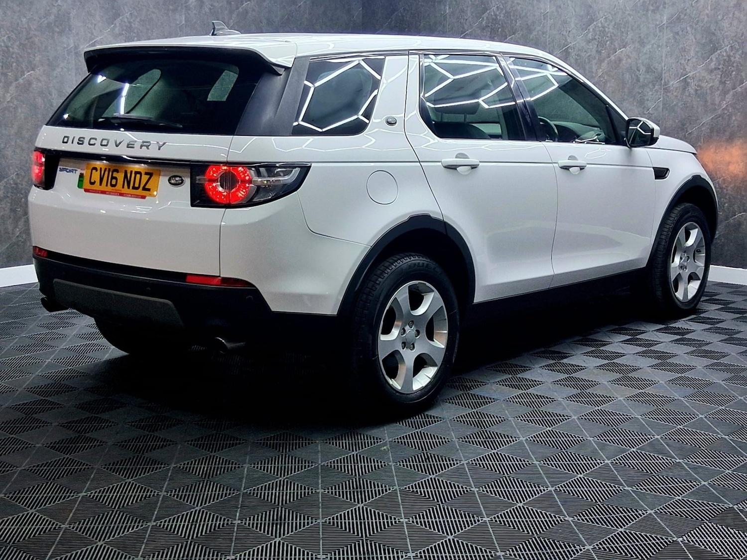 Used Land Rover Discovery 2024 for sale - 77423693: Photo 12