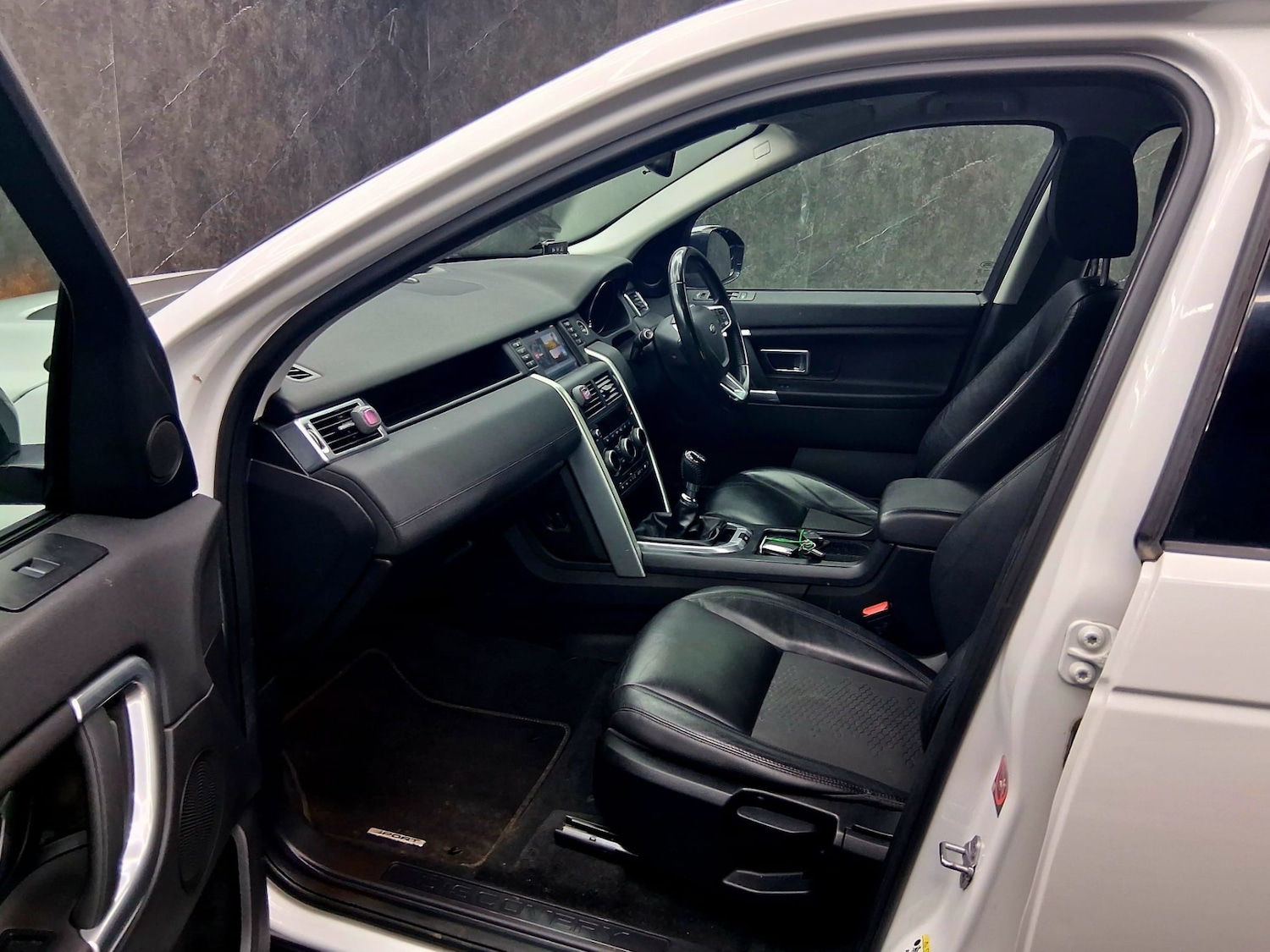 Used Land Rover Discovery 2024 for sale - 77423693: Photo 16