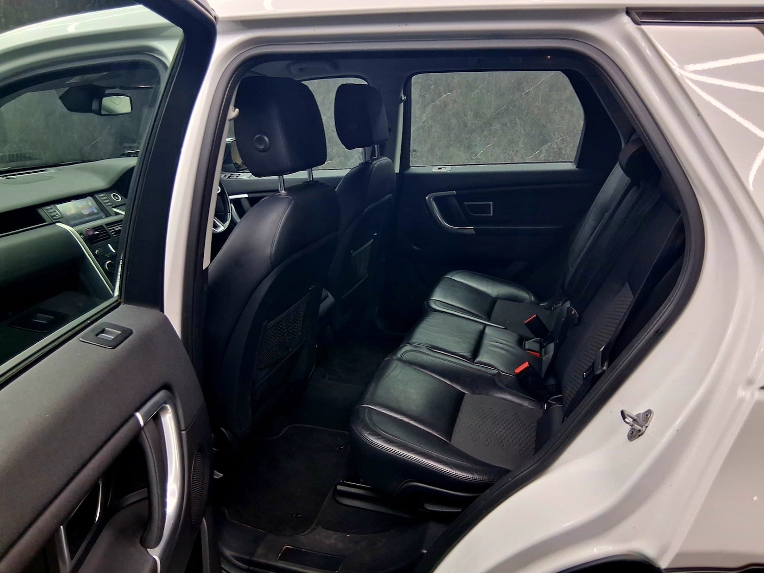 Used Land Rover Discovery 2024 for sale - 77423693: Photo 5