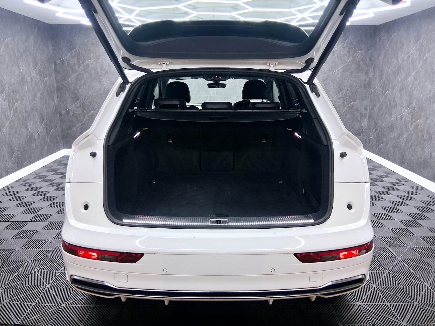 Used Audi Q5 2017 for sale - 78031829: Photo 9