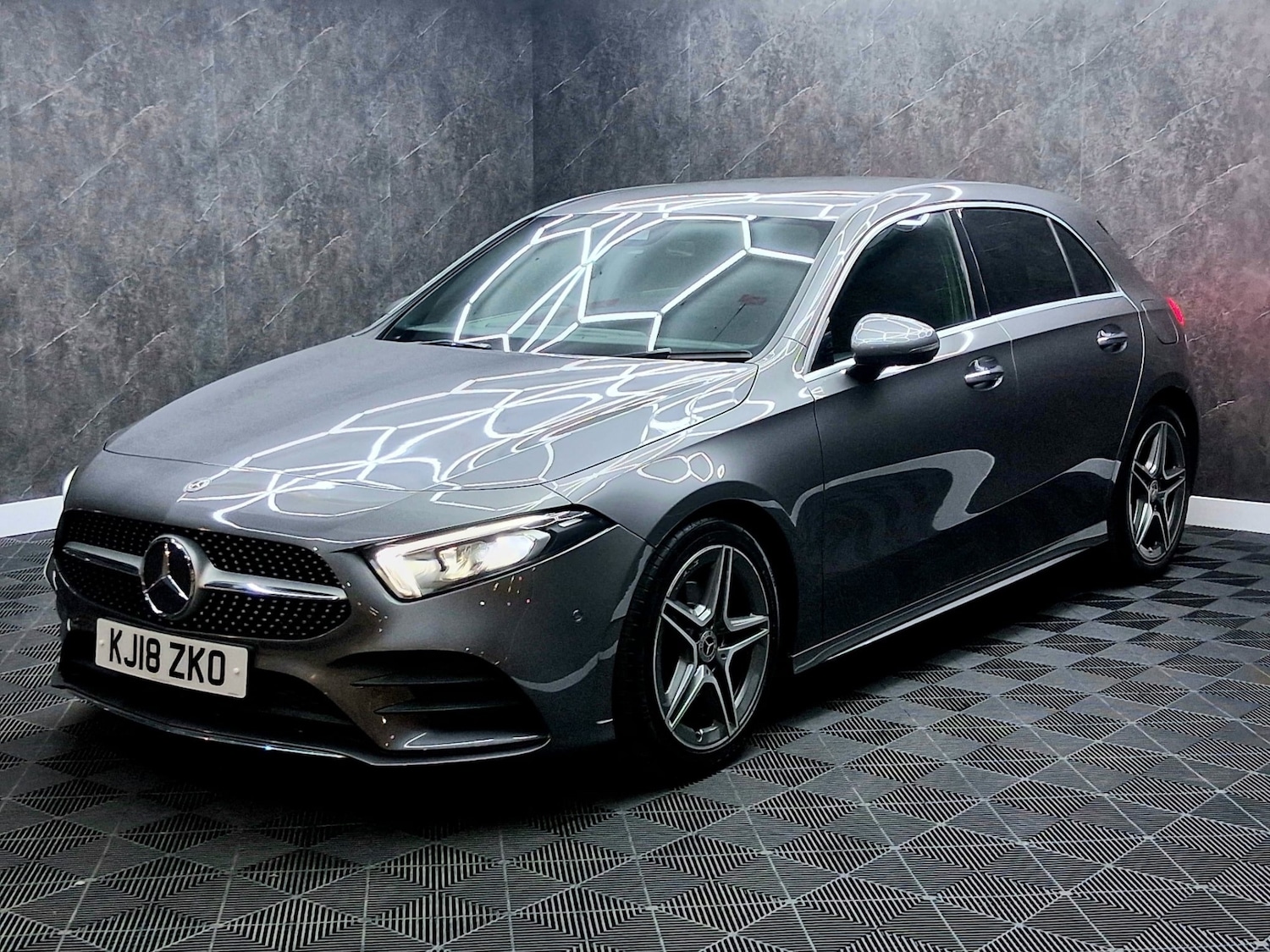 Used Mercedes-Benz A-Class 2018 for sale - 77710971: Photo 2