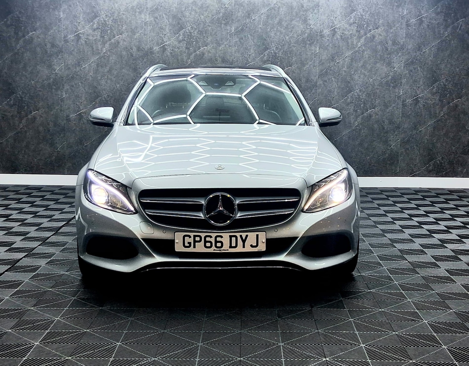 Used Mercedes-Benz C Class 2017 for sale - 77644082: Photo 4