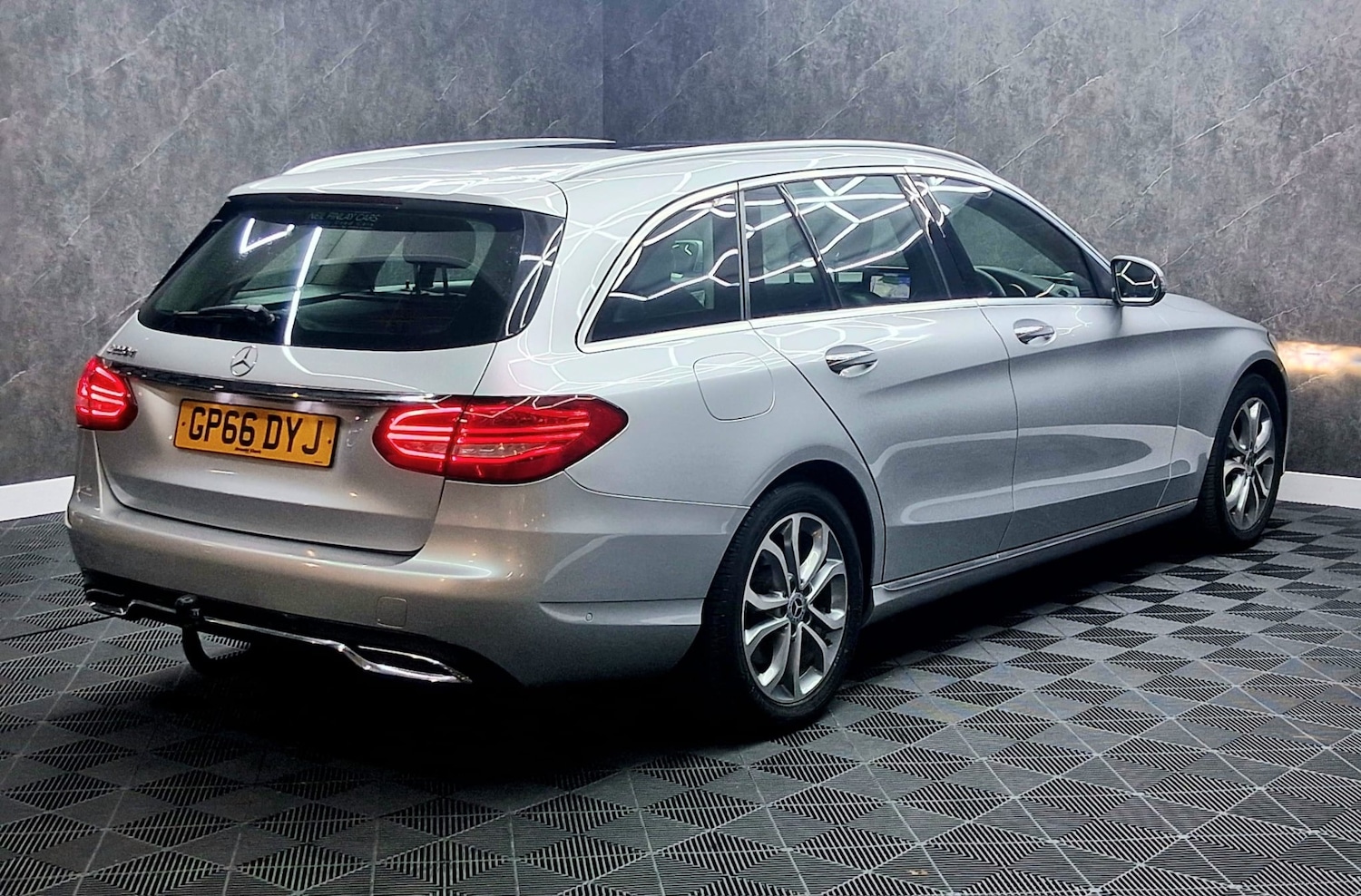 Used Mercedes-Benz C Class 2017 for sale - 77644082: Photo 5