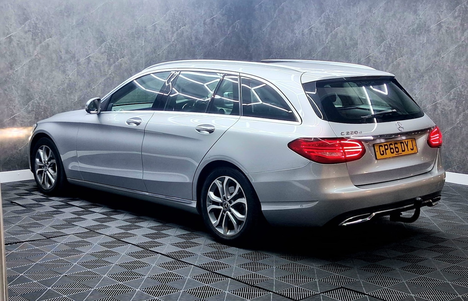 Used Mercedes-Benz C Class 2017 for sale - 77644082: Photo 6