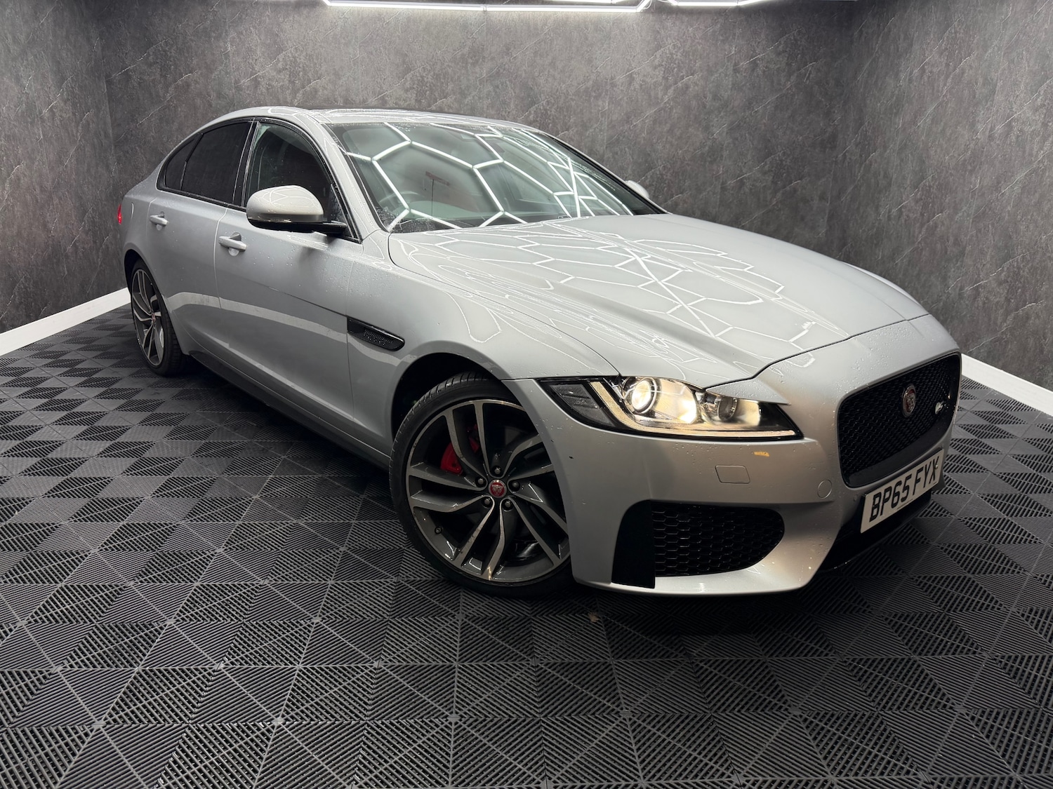 Used Jaguar XF 2016 for sale - 77380740: Photo 1