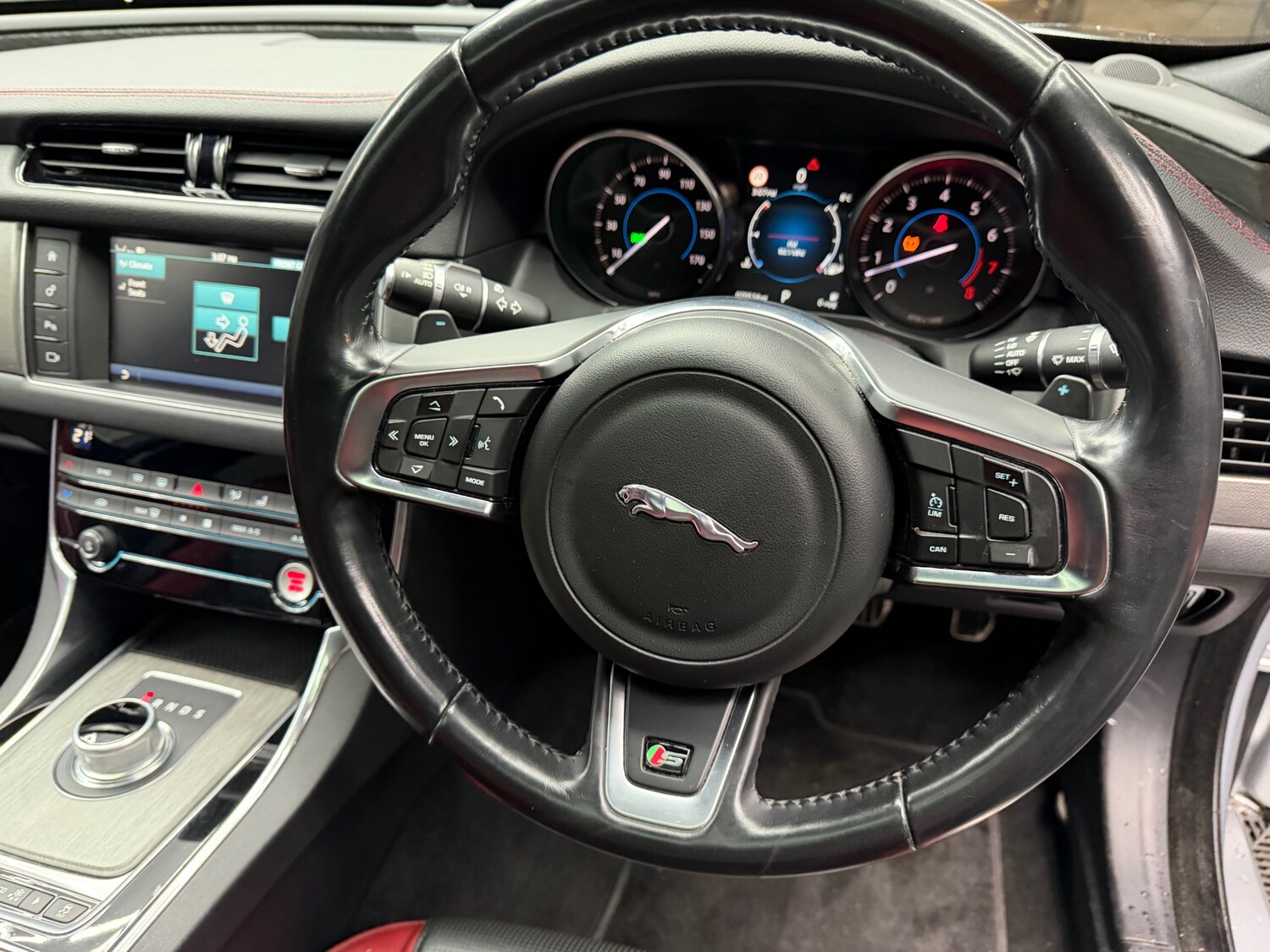 Used Jaguar XF 2016 for sale - 77380740: Photo 16