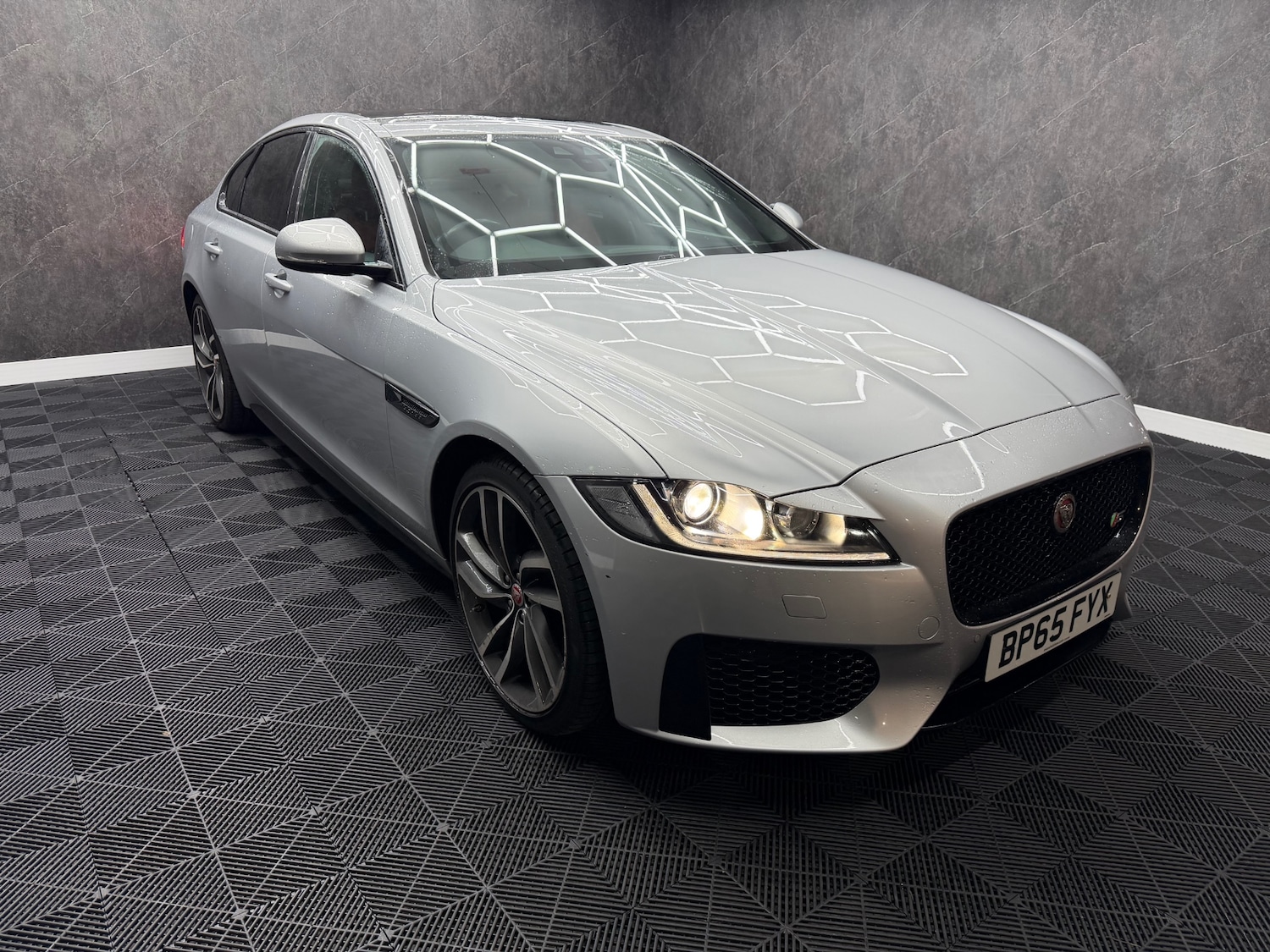 Used Jaguar XF 2016 for sale - 77380740: Photo 3