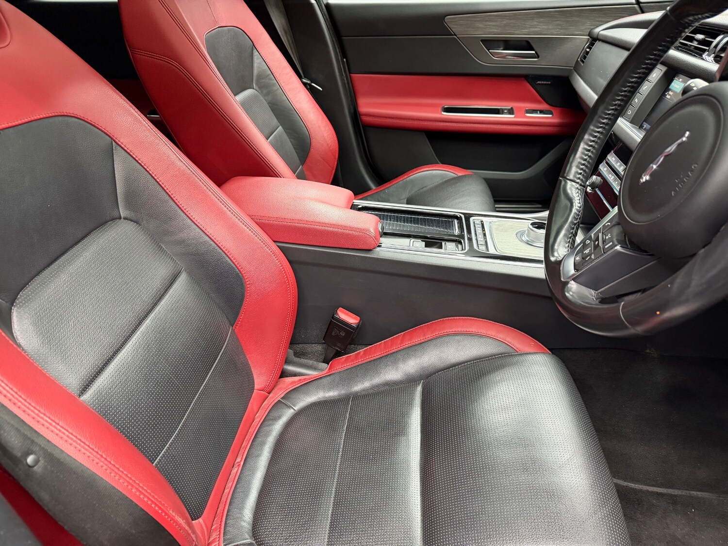 Used Jaguar XF 2016 for sale - 77380740: Photo 8