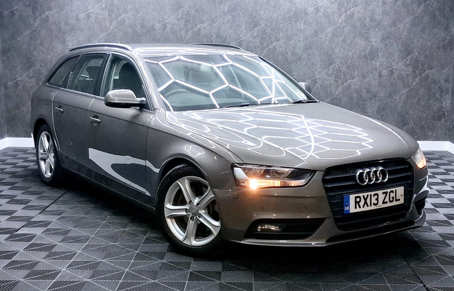 Used Audi A4 2013 for sale - 77872944: Photo 1