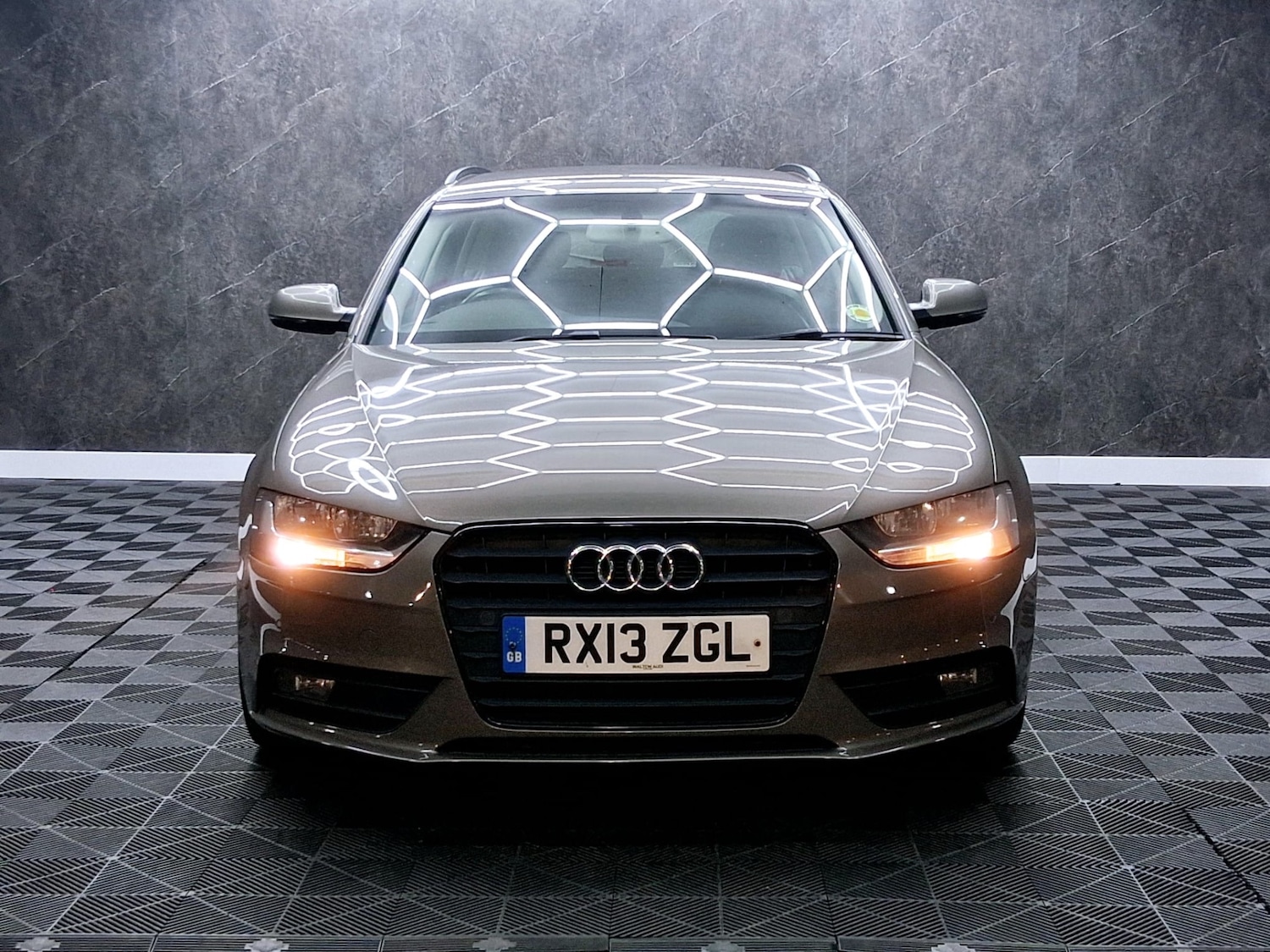 Used Audi A4 2013 for sale - 77872944: Photo 3