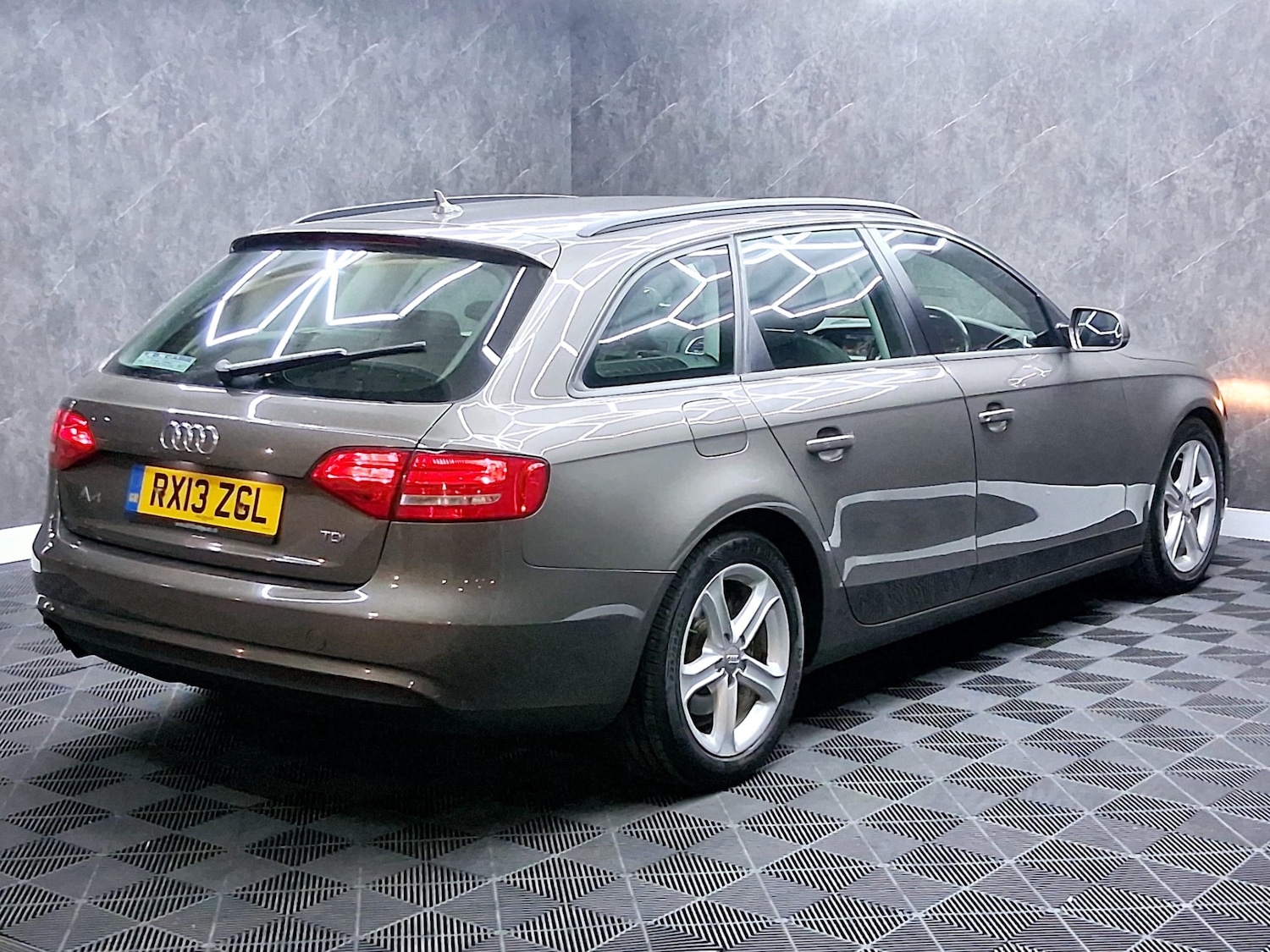 Used Audi A4 2013 for sale - 77872944: Photo 5