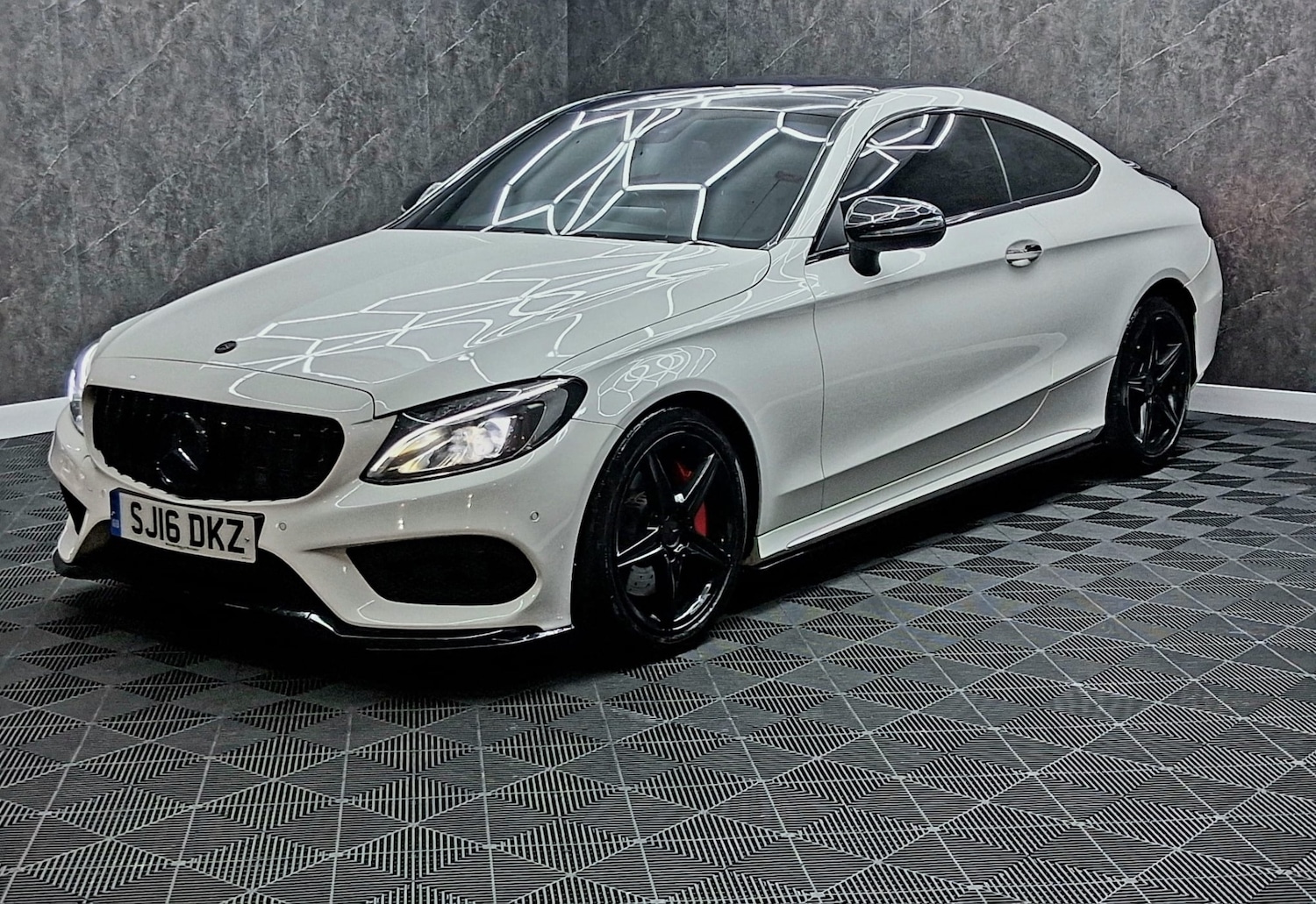 Used Mercedes-Benz C Class 2016 for sale - 77565384: Photo 3