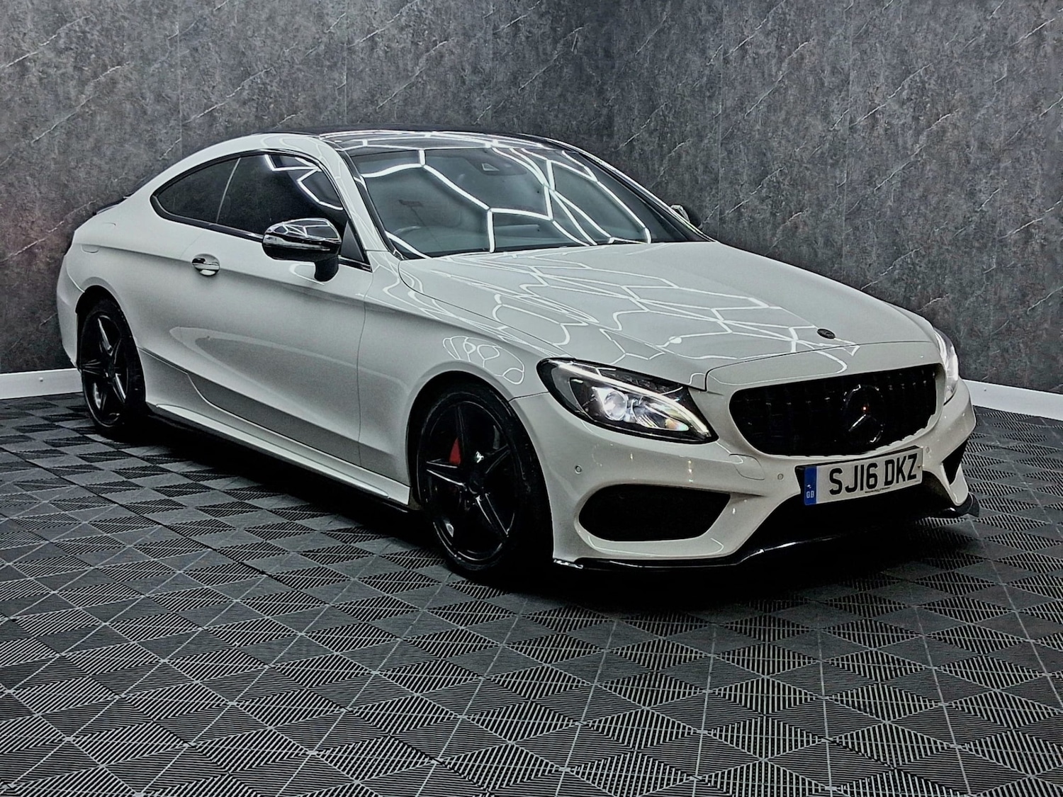 Used Mercedes-Benz C Class 2016 for sale - 77565384: Photo 4