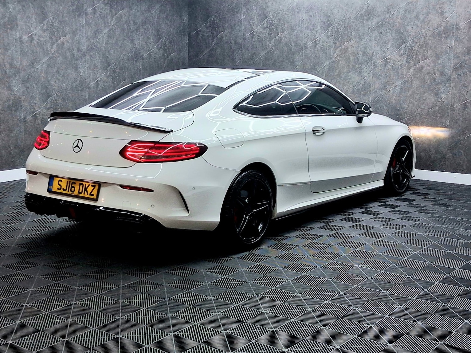 Used Mercedes-Benz C Class 2016 for sale - 77565384: Photo 6