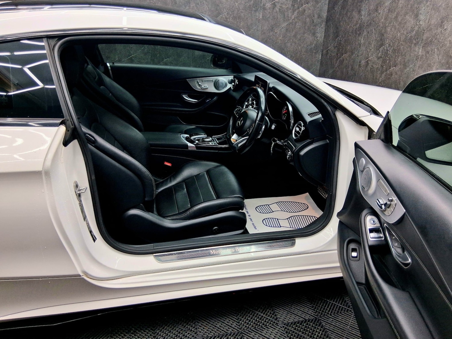 Used Mercedes-Benz C Class 2016 for sale - 77565384: Photo 8