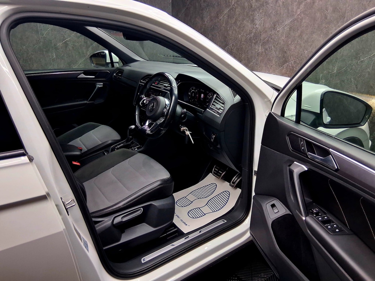 Used Volkswagen Tiguan 2017 for sale - 77136010: Photo 10