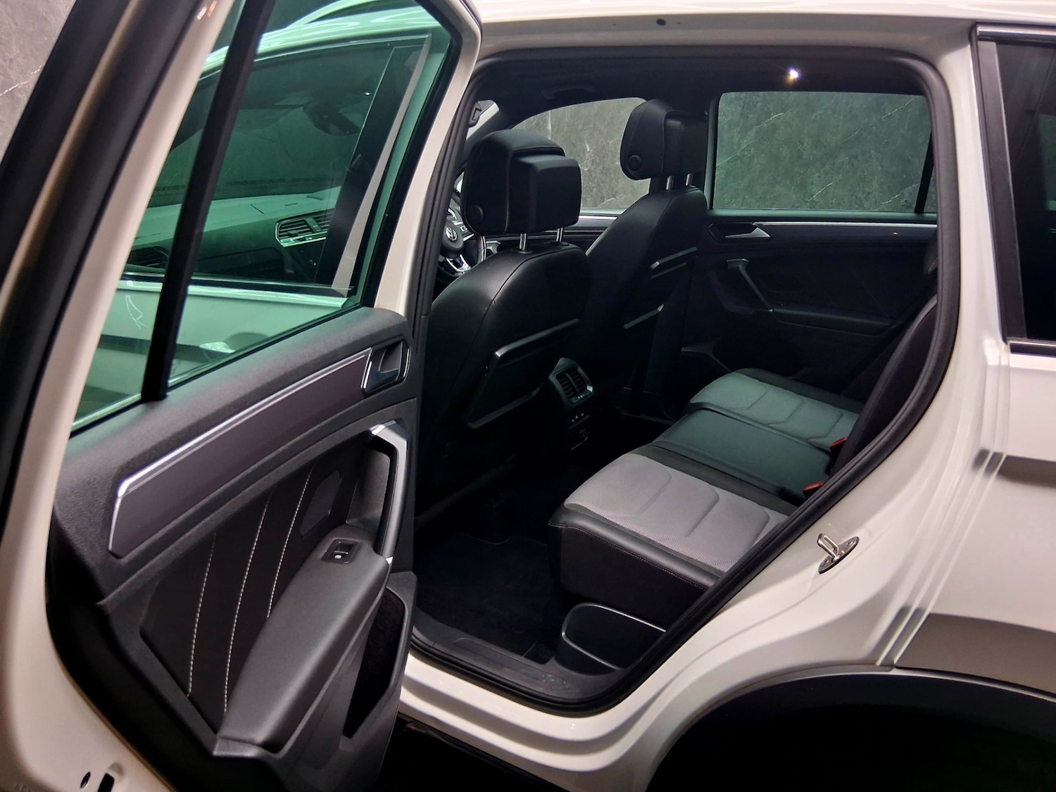 Used Volkswagen Tiguan 2017 for sale - 77136010: Photo 8