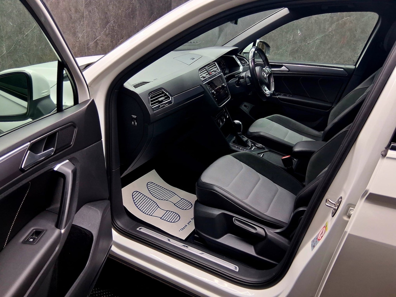 Used Volkswagen Tiguan 2017 for sale - 77136010: Photo 9