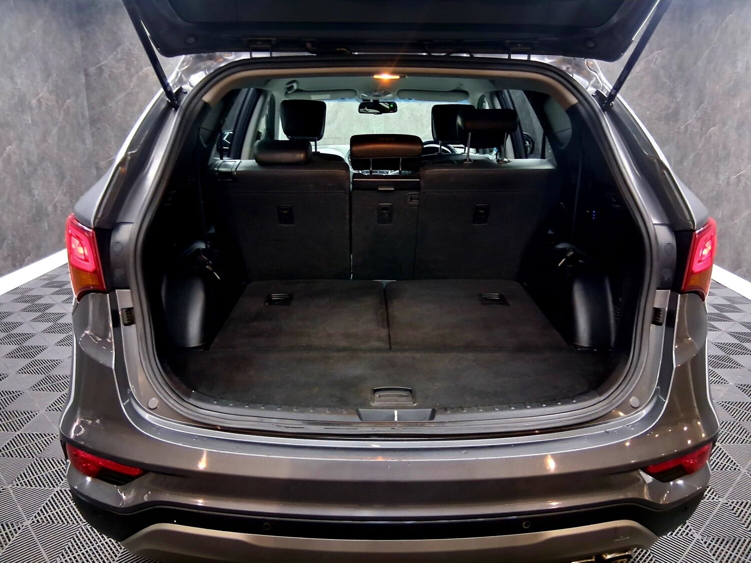 Used Hyundai Santa Fe 2016 for sale - 77606878: Photo 17