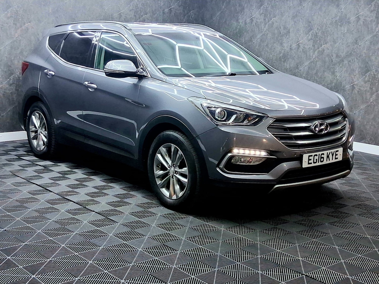 Used Hyundai Santa Fe 2016 for sale - 77606878: Photo 3