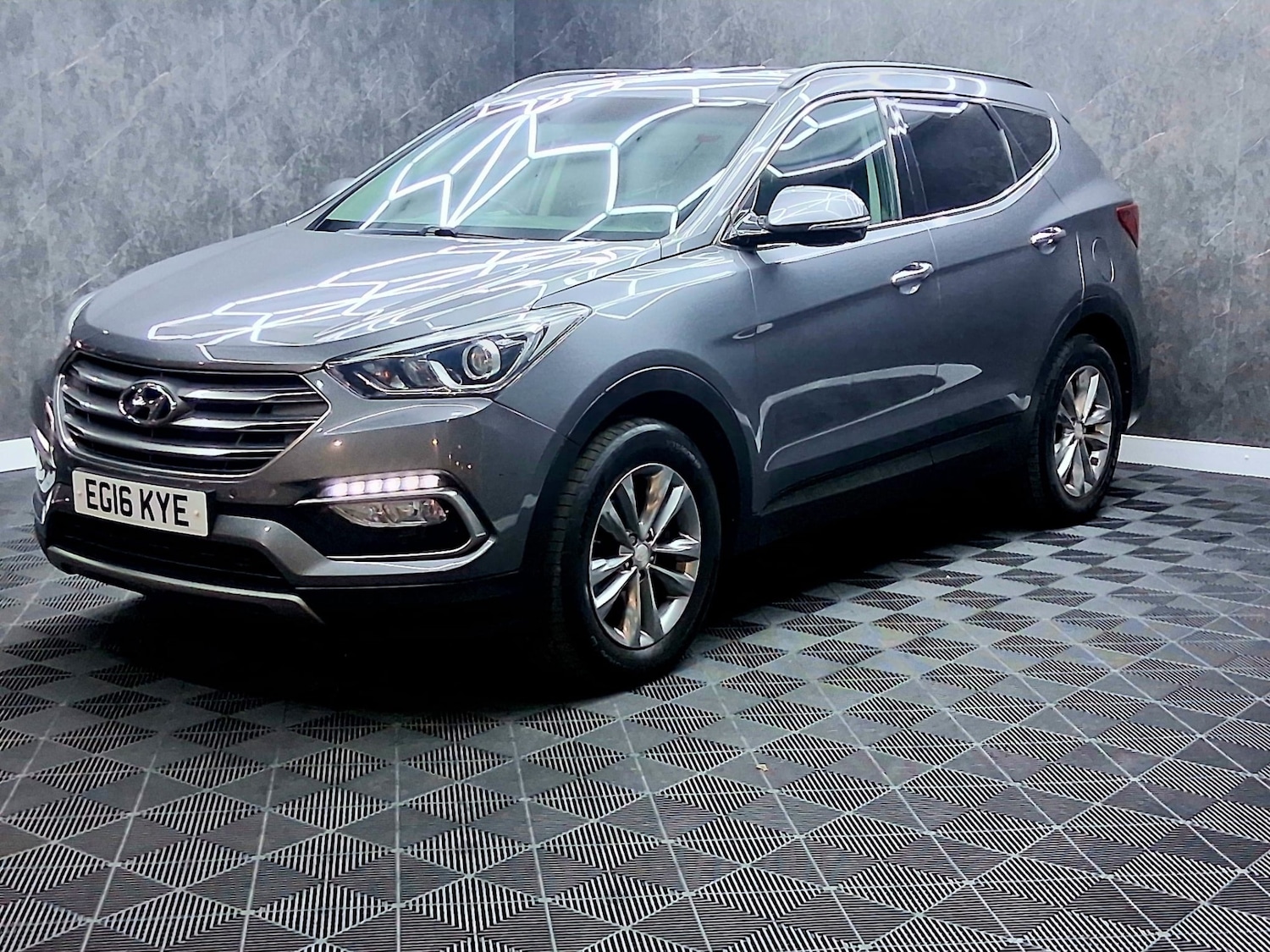 Used Hyundai Santa Fe 2016 for sale - 77606878: Photo 4