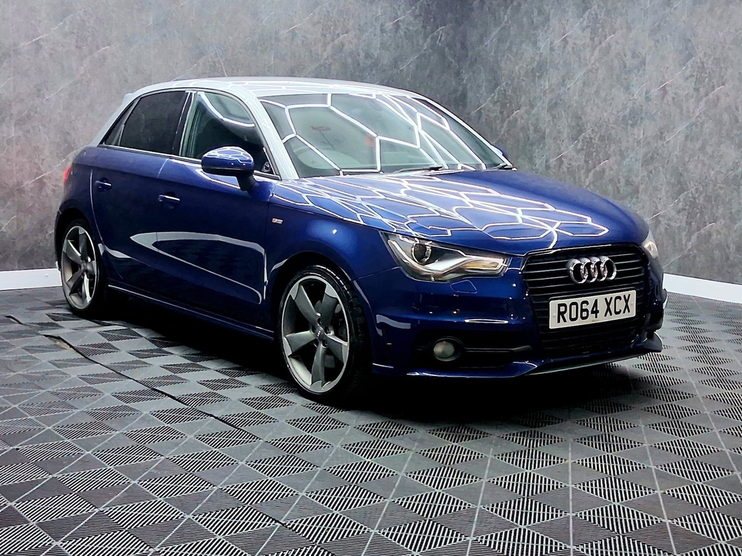 Used Audi A1 2014 for sale - 77535846: Photo 2