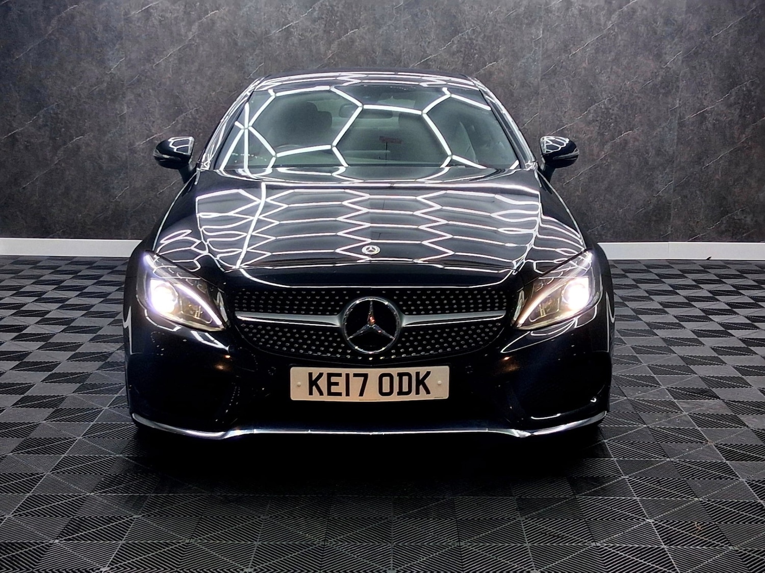 Used Mercedes-Benz C Class 2017 for sale - 77262428: Photo 2