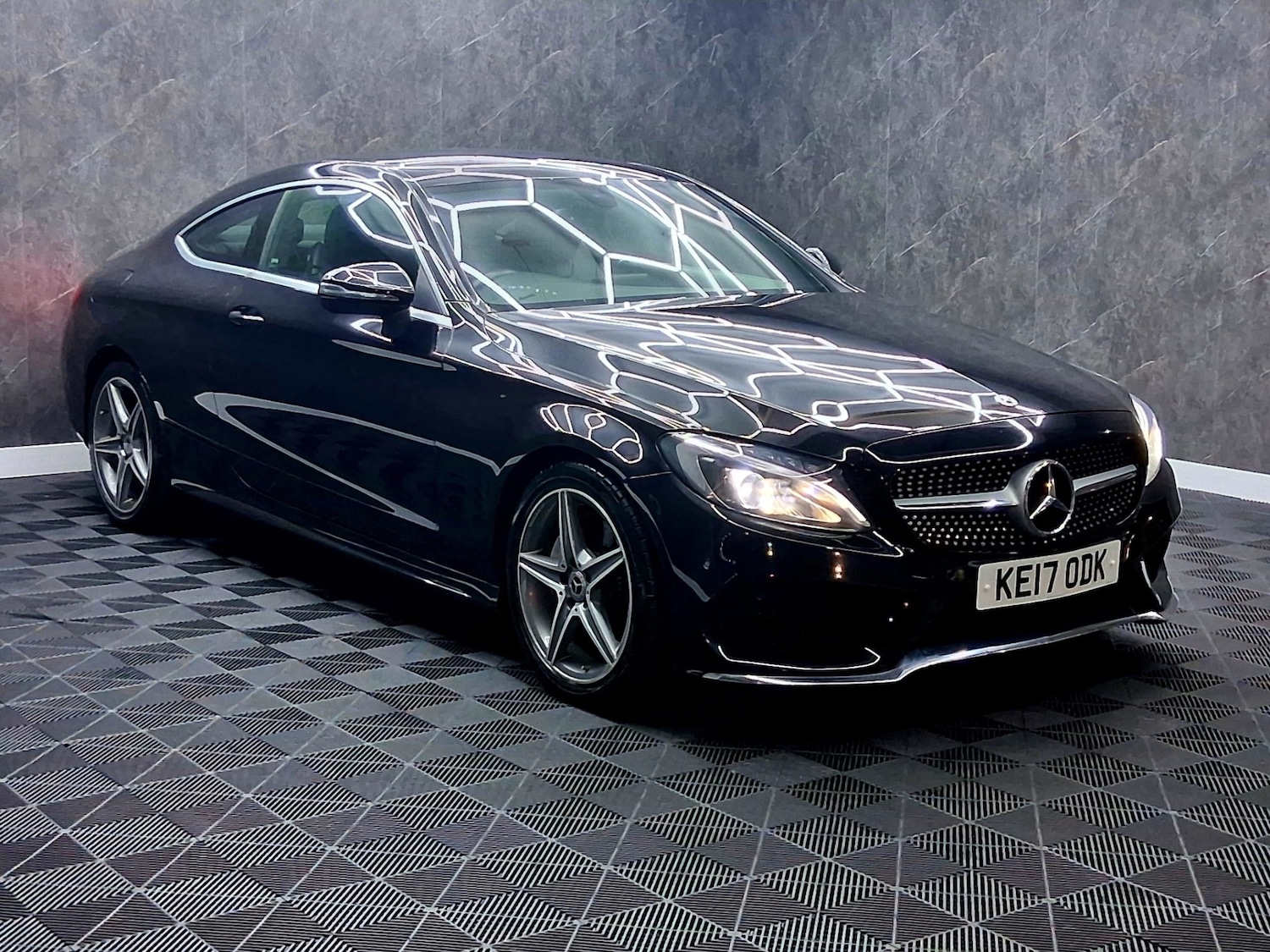 Used Mercedes-Benz C Class 2017 for sale - 77262428: Photo 3