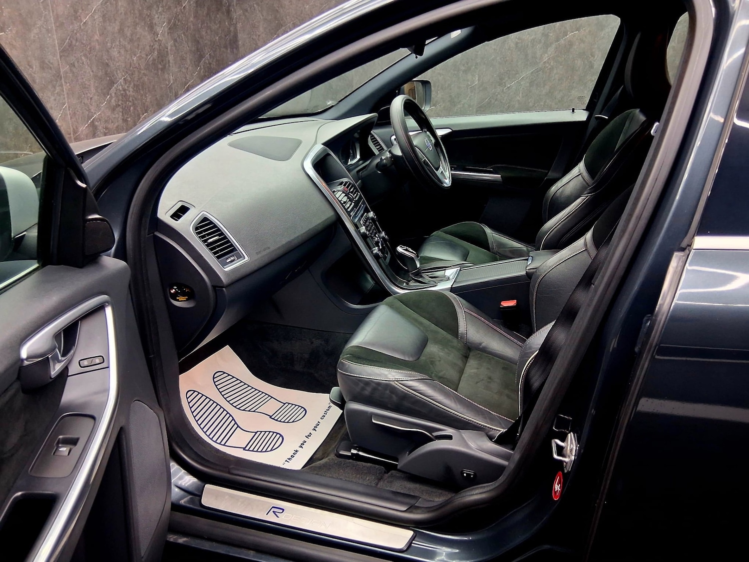 Used Volvo XC60 2017 for sale - 77138400: Photo 10