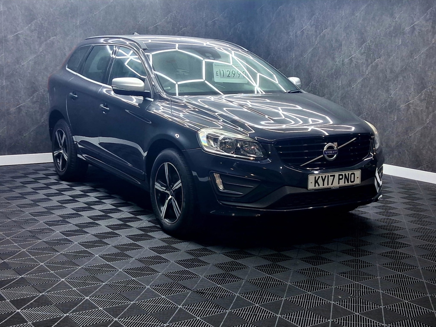 Used Volvo XC60 2017 for sale - 77138400: Photo 2