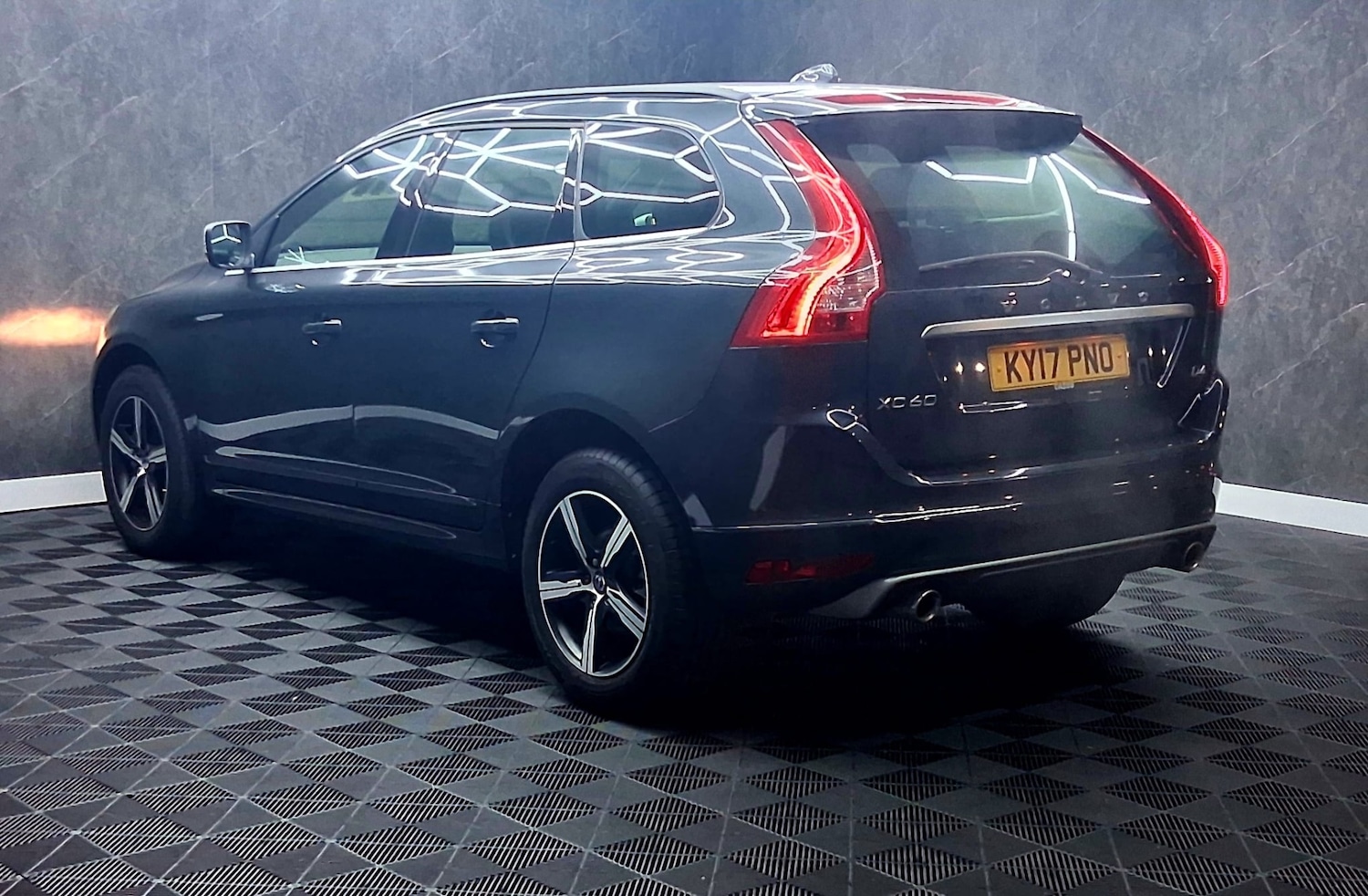 Used Volvo XC60 2017 for sale - 77138400: Photo 6