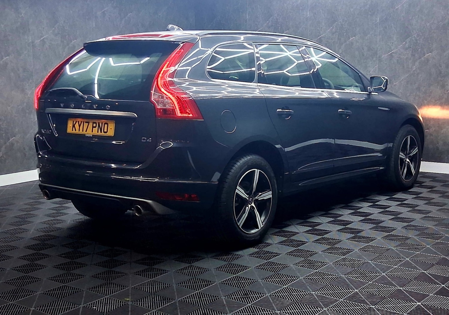 Used Volvo XC60 2017 for sale - 77138400: Photo 7