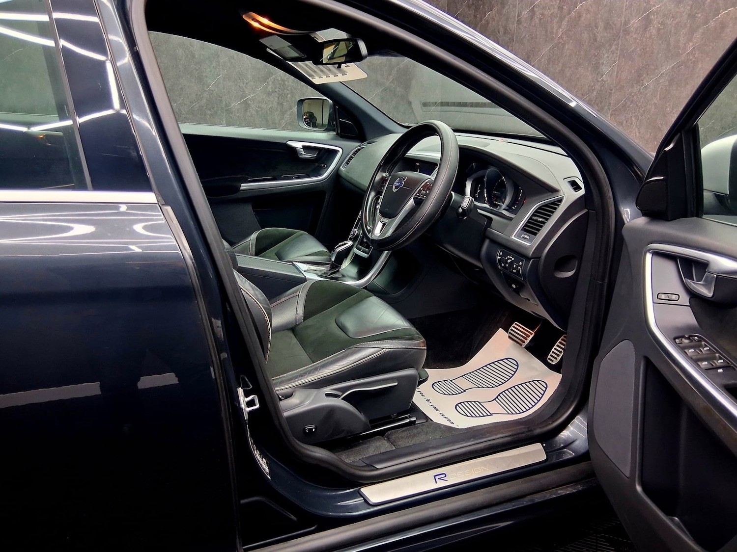 Used Volvo XC60 2017 for sale - 77138400: Photo 9