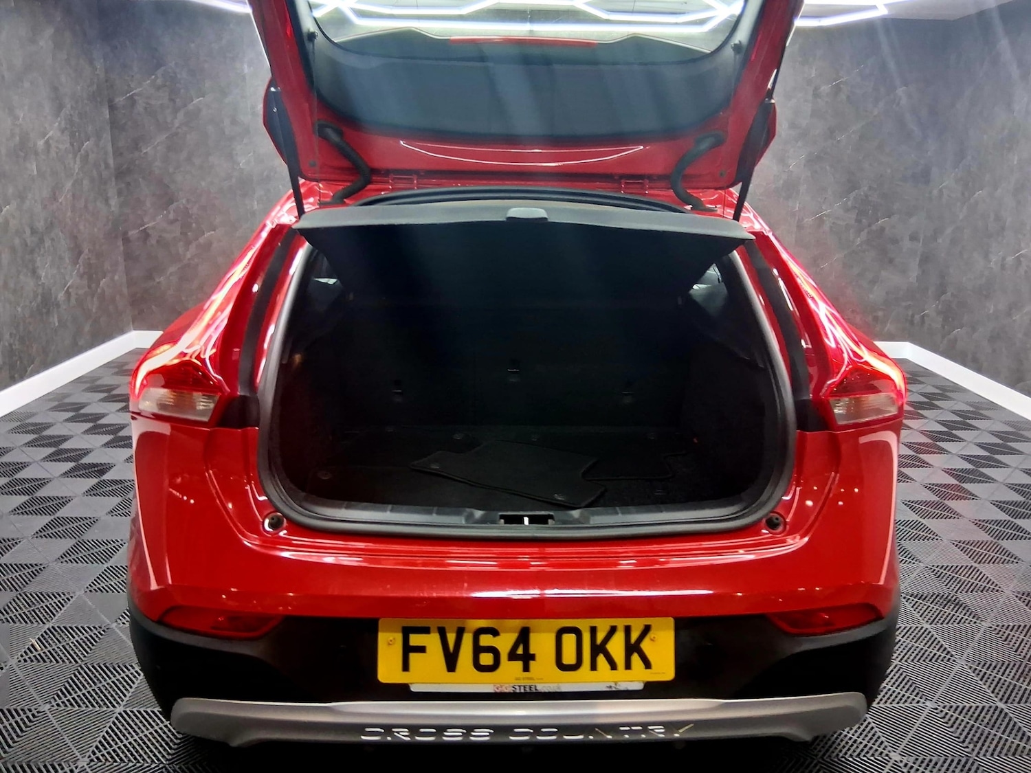 Used Volvo V40 2014 for sale - 77241940: Photo 11