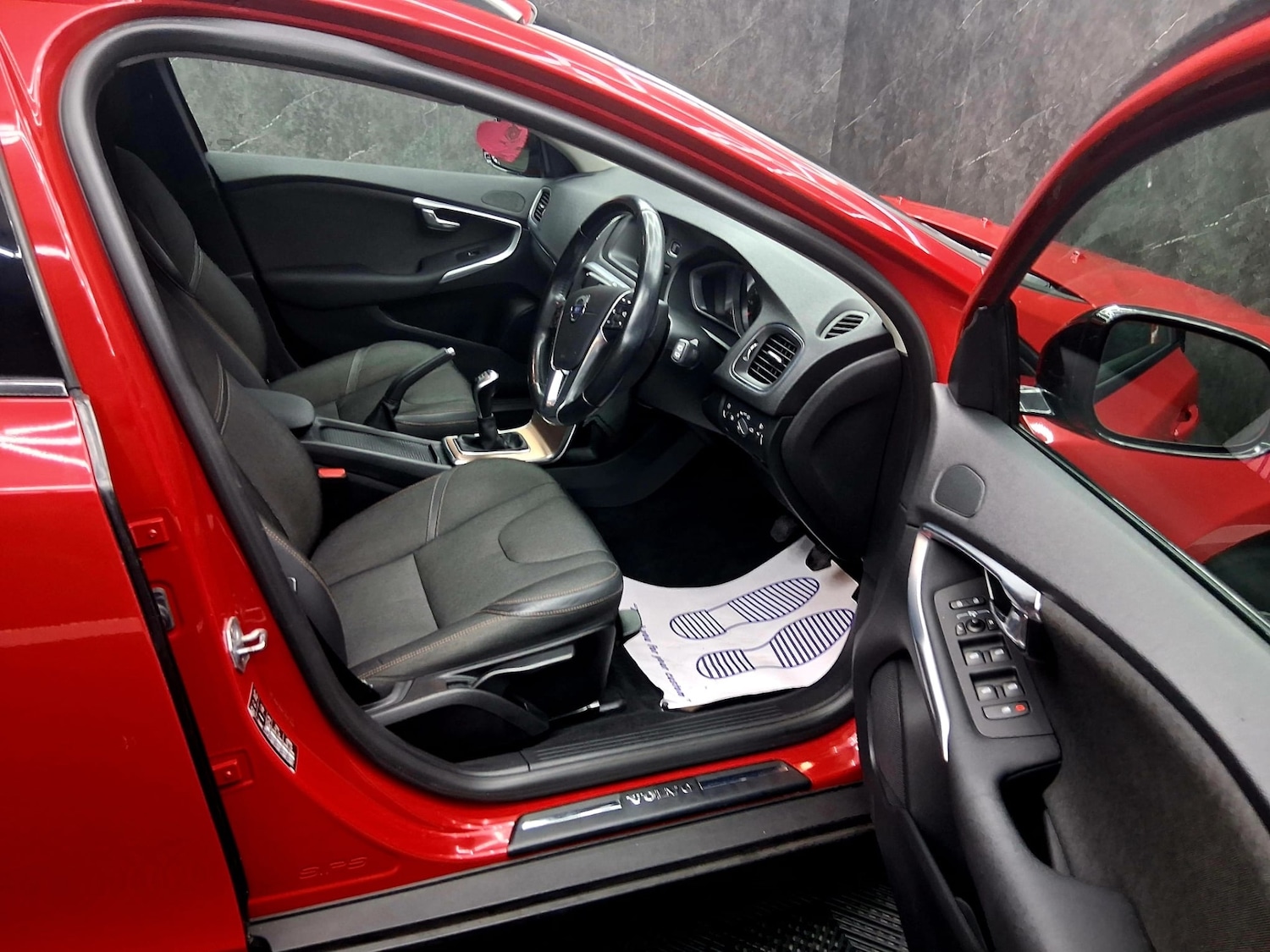 Used Volvo V40 2014 for sale - 77241940: Photo 15