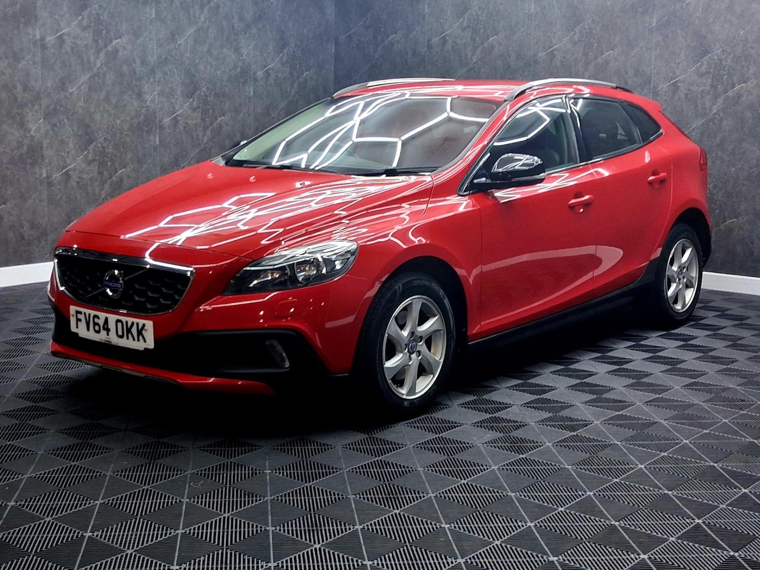 Used Volvo V40 2014 for sale - 77241940: Photo 5