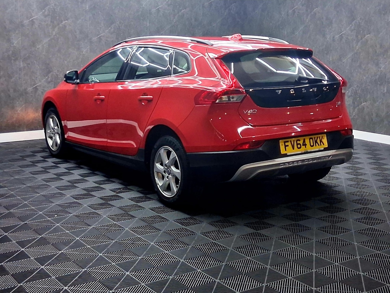 Used Volvo V40 2014 for sale - 77241940: Photo 6