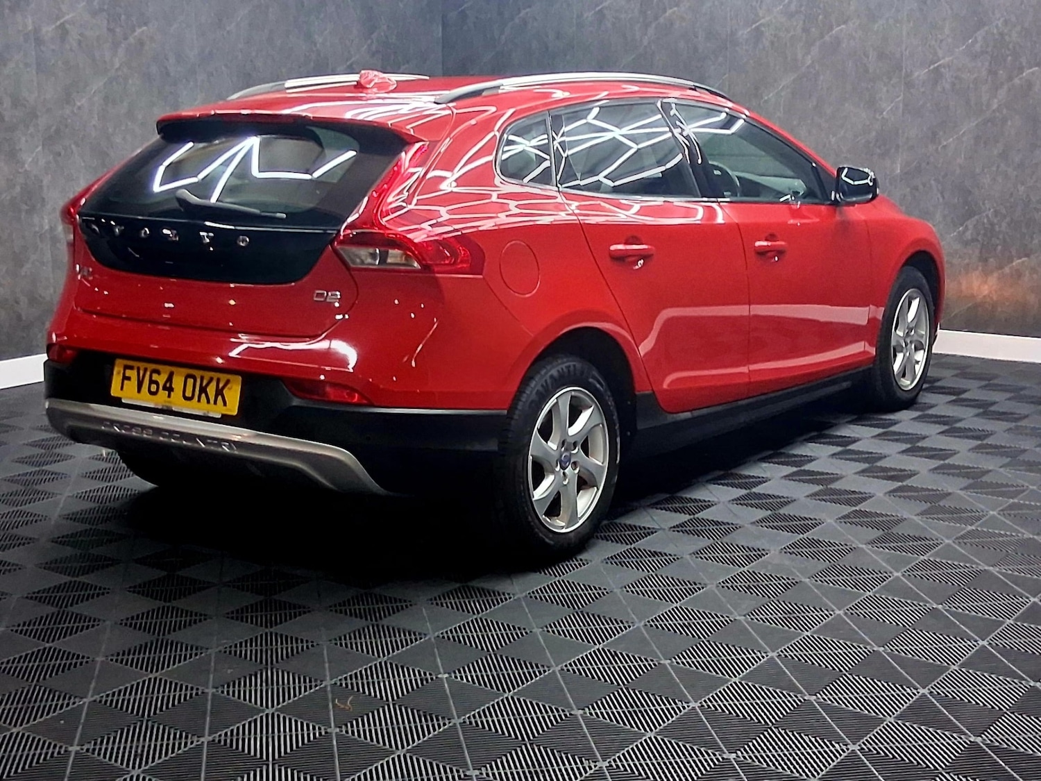 Used Volvo V40 2014 for sale - 77241940: Photo 7